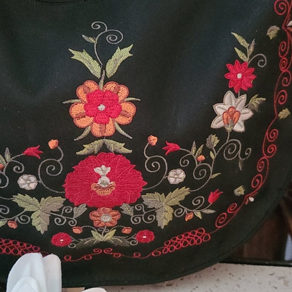 BEAUTIFUL BLACK EMBROIDERED ZIP TOP HANDBAG.MULTI - Picture 3 of 16